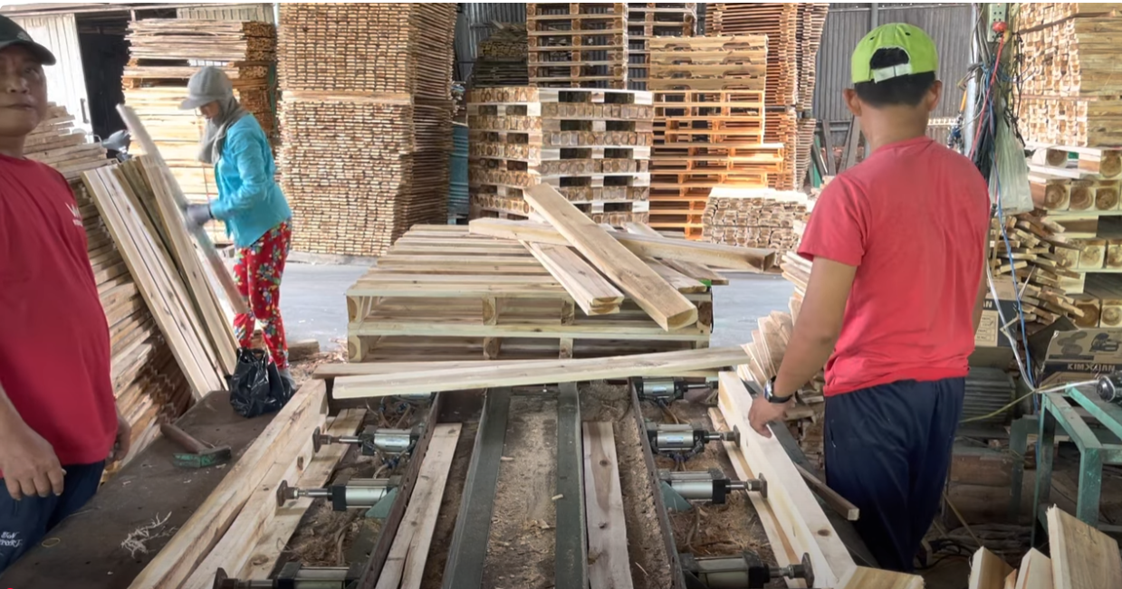 Đóng pallet gỗ theo yêu cầu